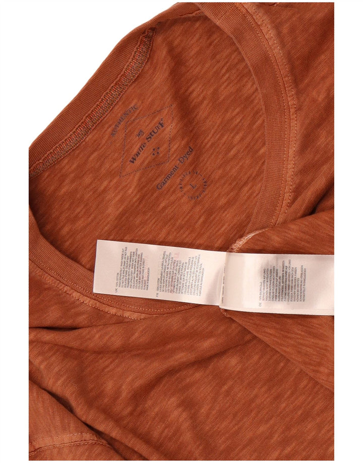 Bijela muška majica dugih rukava, veliki smeđi flekasti pamuk