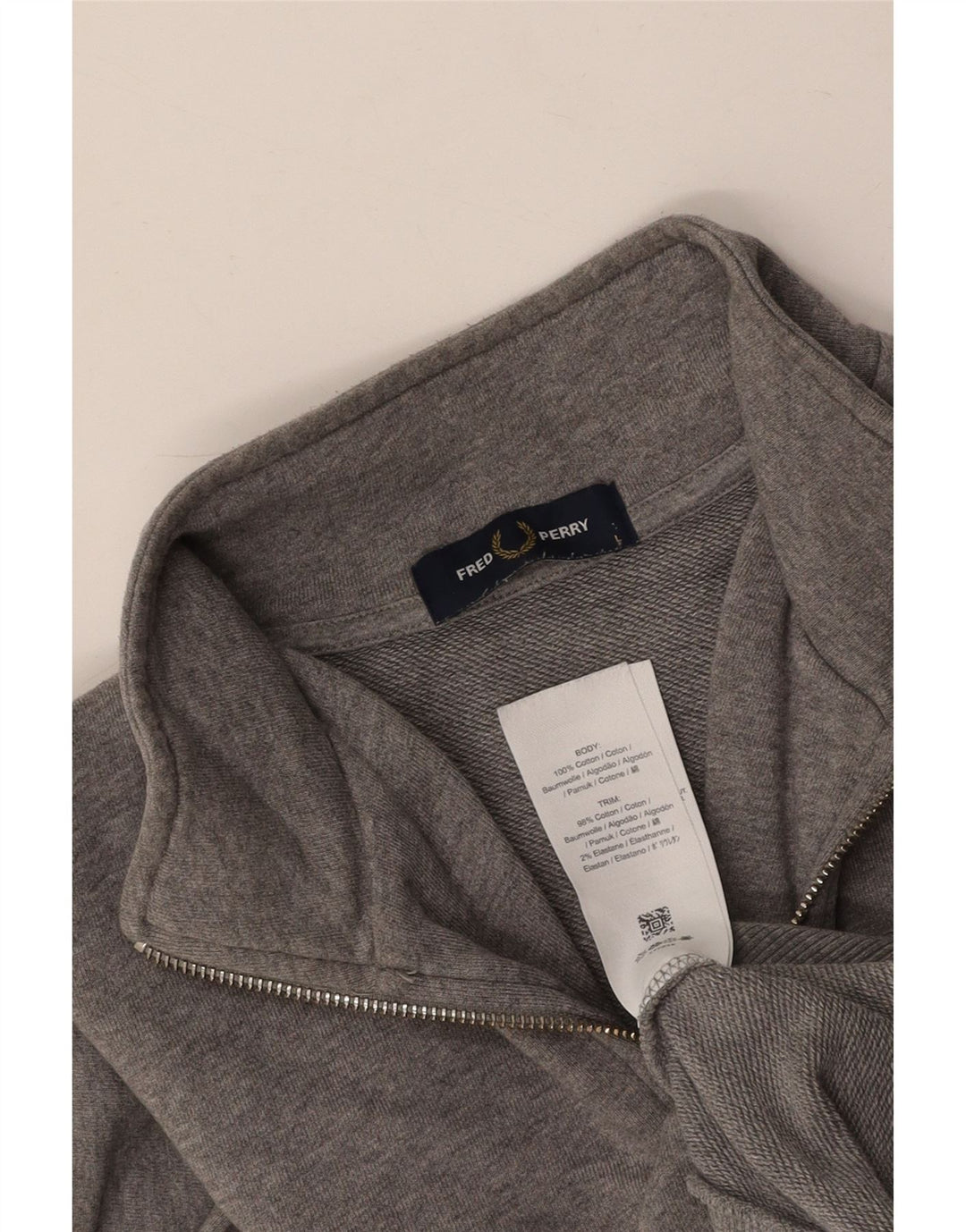 FRED PERRY Muški pulover s izrezom i velikim sivim pamukom