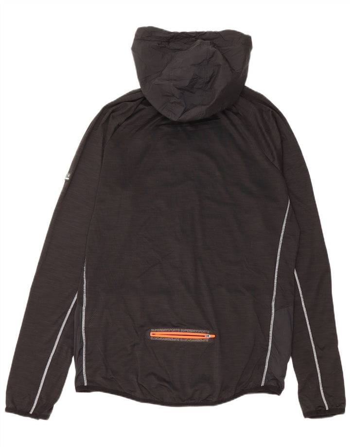 Velika crna muška trenirka atletskog kroja s grafičkim motivima Superdry