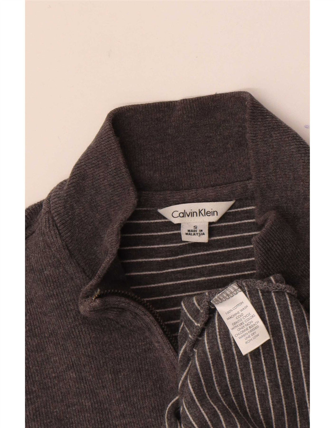 Calvin Klein muška majica s izrezom s patentnim zatvaračem Mali sivi pamuk