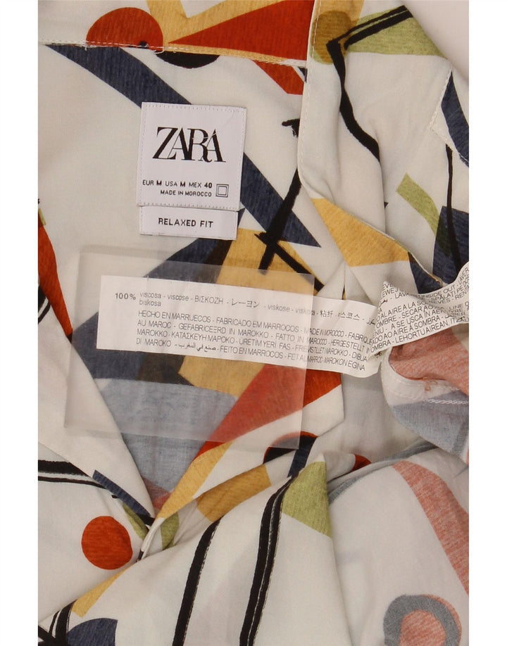 Zara muška košulja kratkih rukava opuštenog kroja srednje raznobojnih geometrijskih oblika