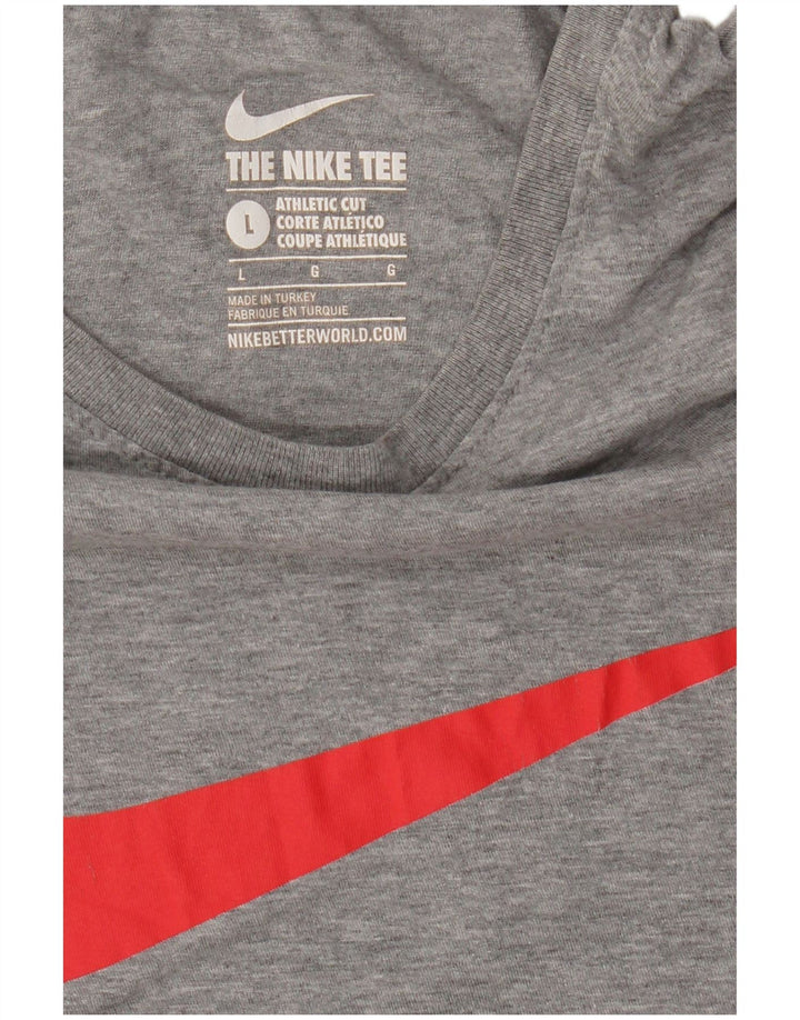 Velika siva muška majica kratkih rukava atletskog kroja s motivima Nike