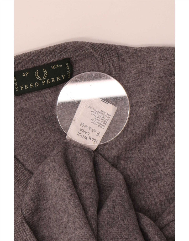 Srednje sivi vuneni muški džemper s V-izrezom Fred Perry
