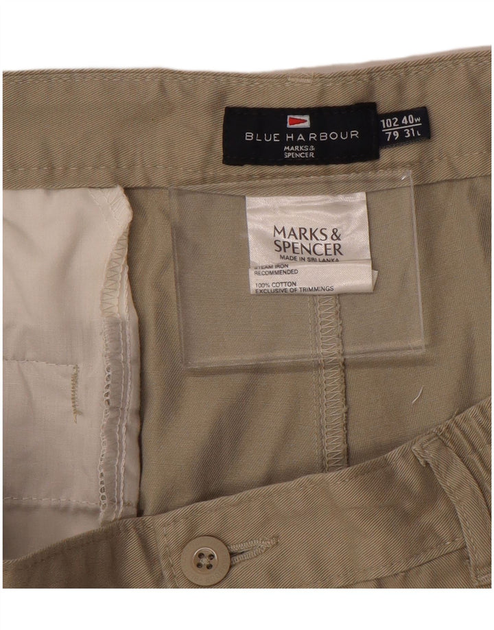 MARKS & SPENCER Muške chino hlače s klinovima Blue Harbor W40 L31 Smeđe