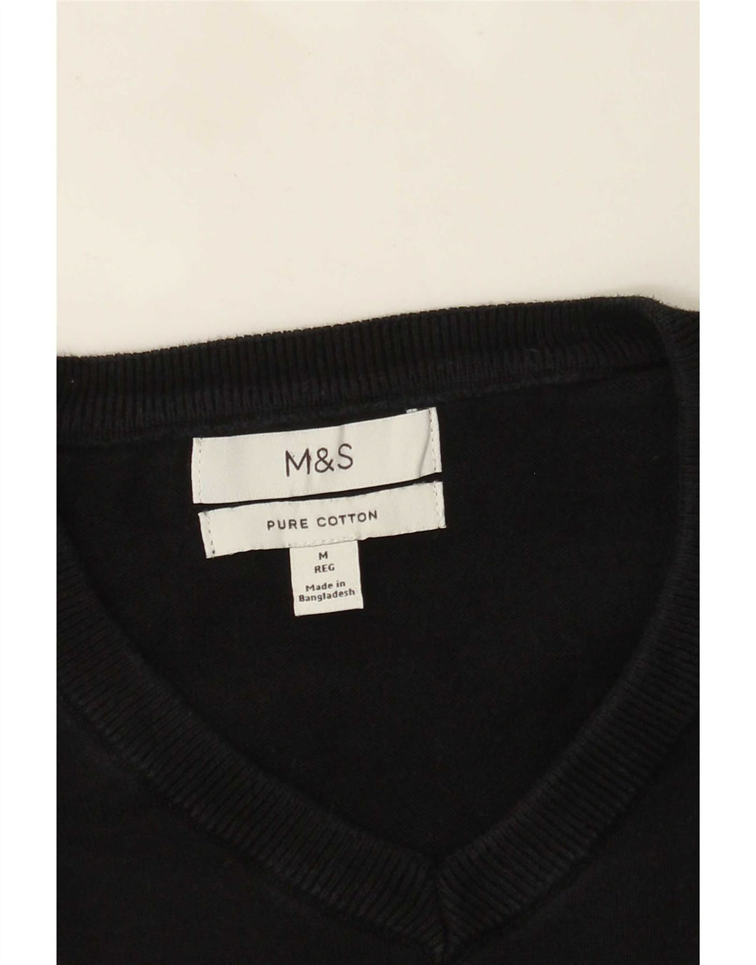 Marks & Spencer muški džemper s V-izrezom Srednje crni pamuk