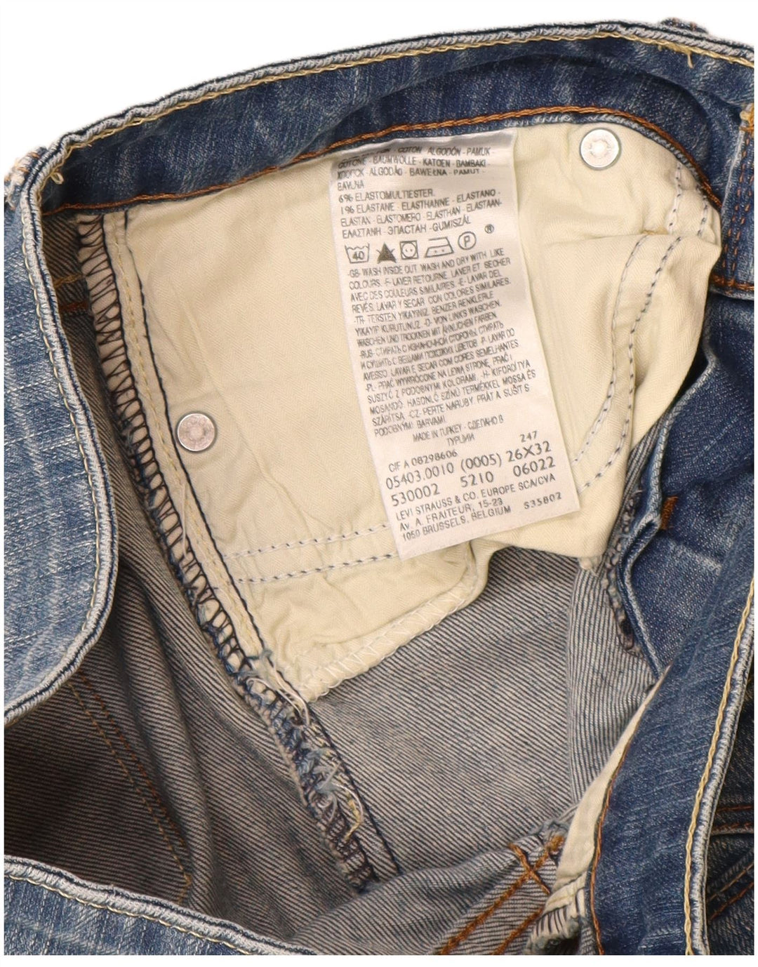 LEVI'S ženske uske traperice blagih oblina W26 L30 plavi pamuk