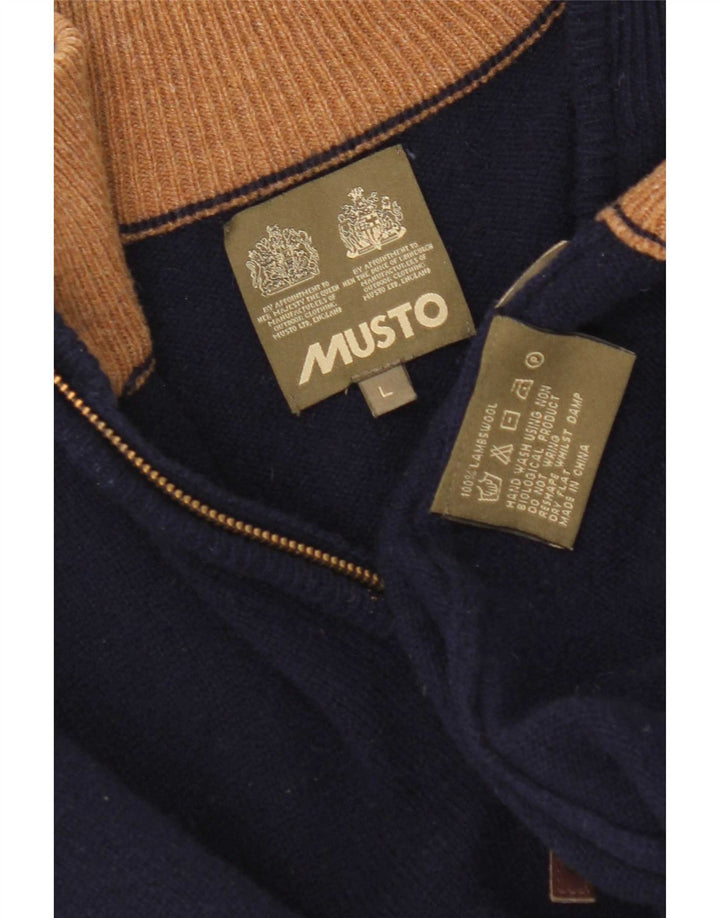 Musto veliki muški džemper s izrezom i tamnoplavom janjećom vunom