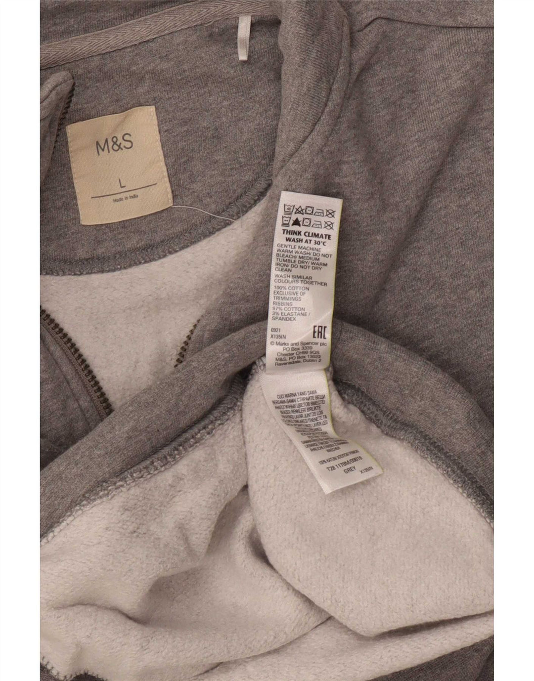 Marks & Spencer muška majica s izrezom i velikim sivim pamukom