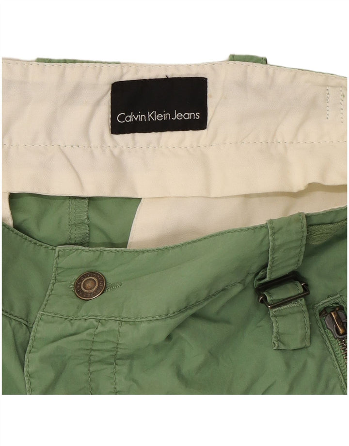 Ženske kratke kargo hlače Calvin Klein Jeans W32 srednje zelene