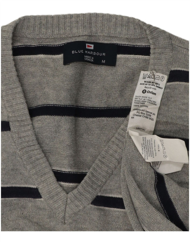 Marks & Spencer muški plavi Harbor džemper s V-izrezom srednje sivi na pruge