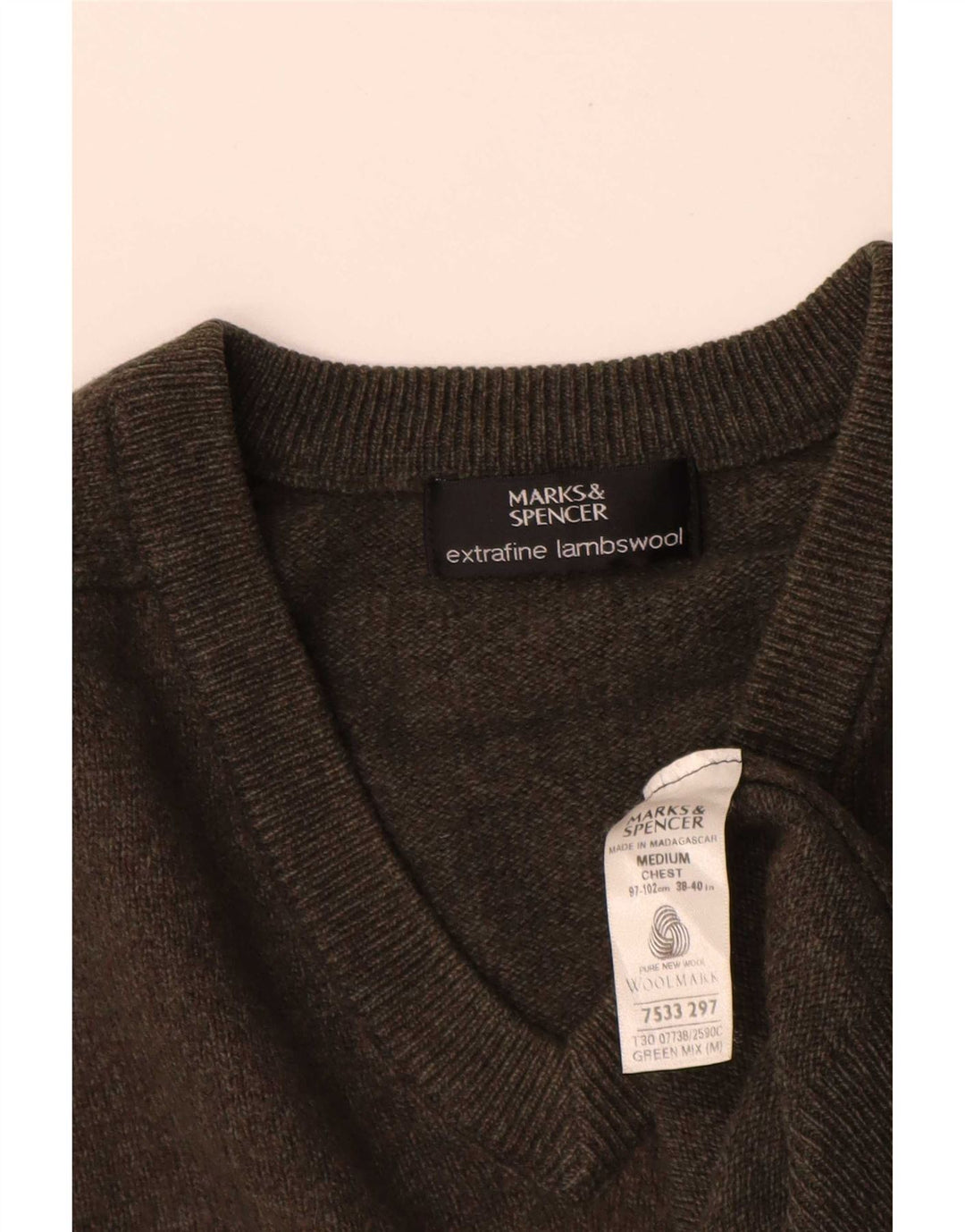 Marks & Spencer muški džemper s V-izrezom srednje zelene boje od janjeće vune