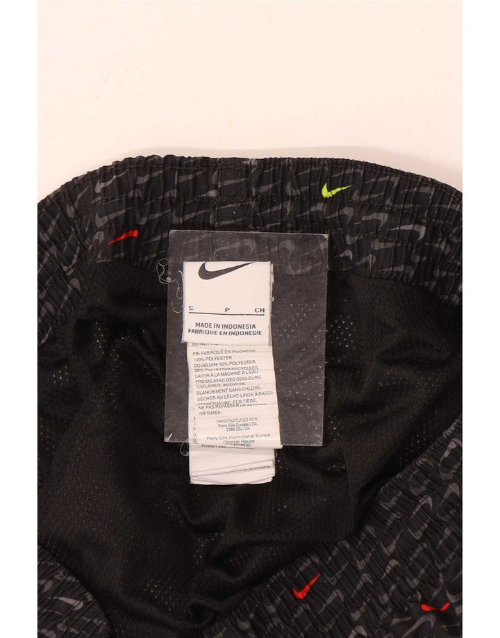 Male crne sportske kratke hlače Nike Graphic od poliestera