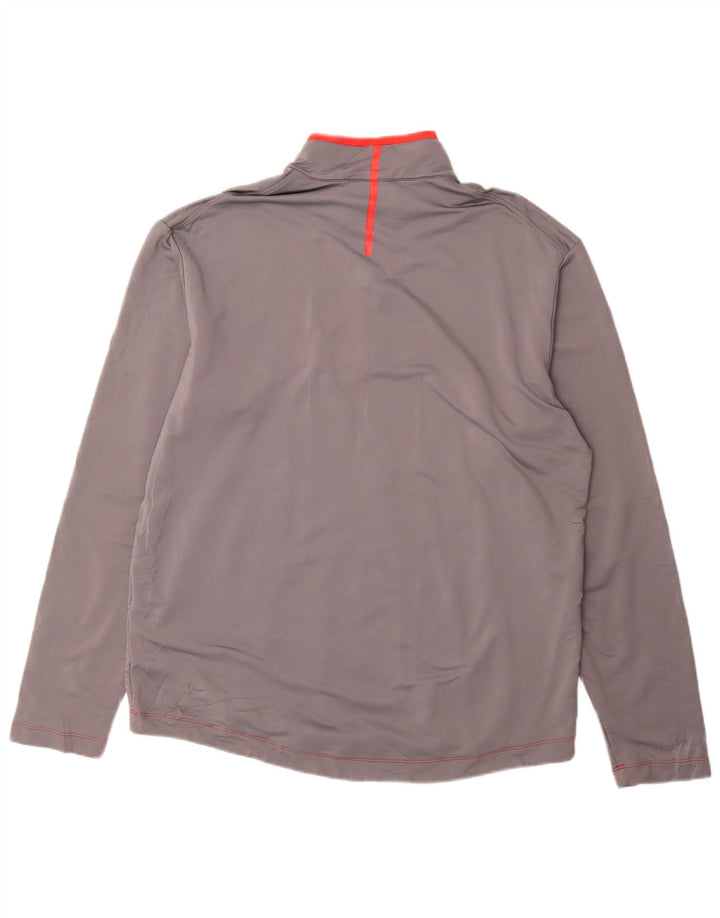 Nike Dri Fit majica s izrezom i velikim gornjim dijelom trenirke na velike sive pruge