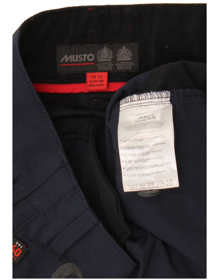 Musto Cargo kratke hlače W32 srednje tamnoplave poliamidne boje