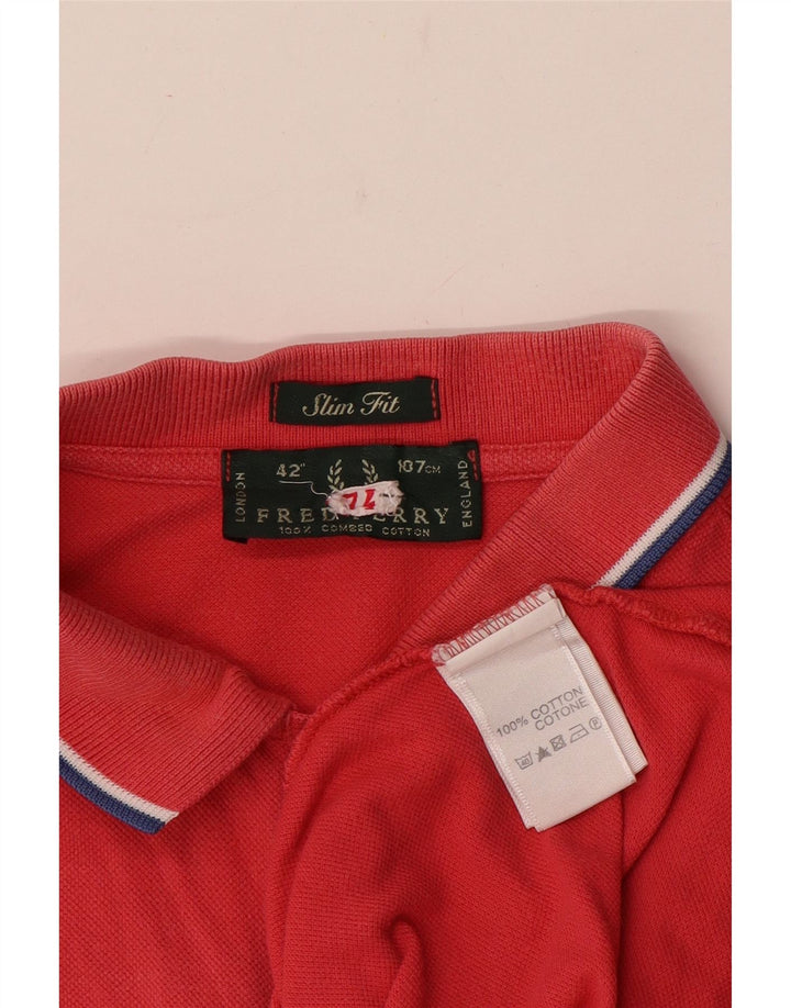 Fred Perry muška uska polo majica srednje crvene boje od pamuka