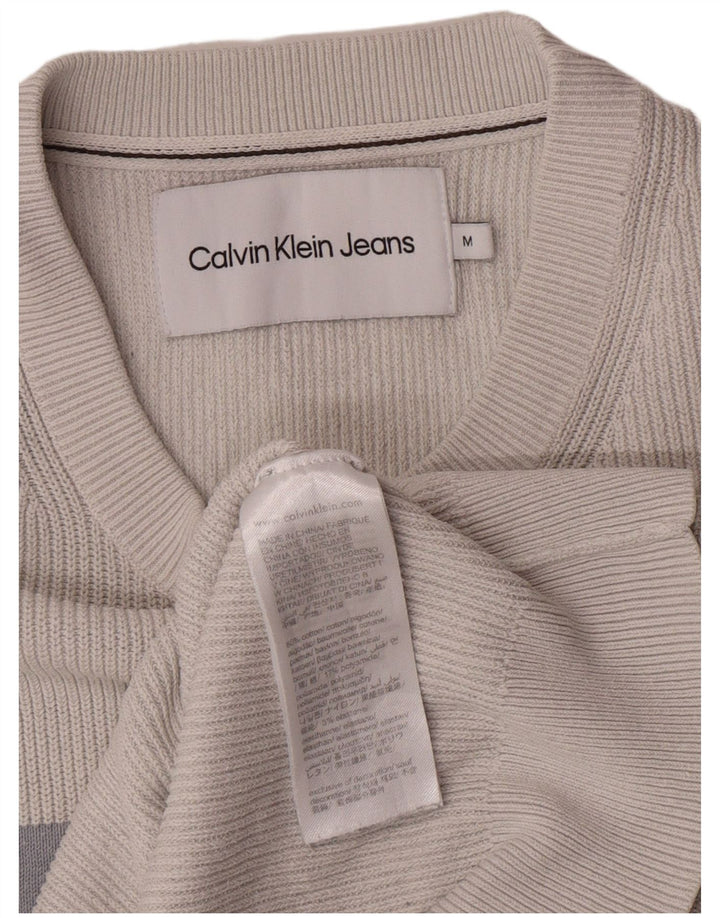 Calvin Klein Jeans muški džemper s okruglim izrezom srednje sive boje