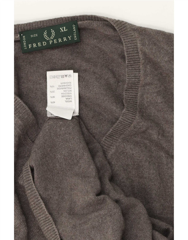 Fred Perry muški džemper s V-izrezom XL siva vunena