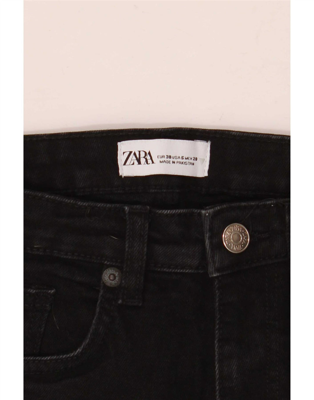 Zara ženske skraćene traperice EU 38 male W28 L24 crne