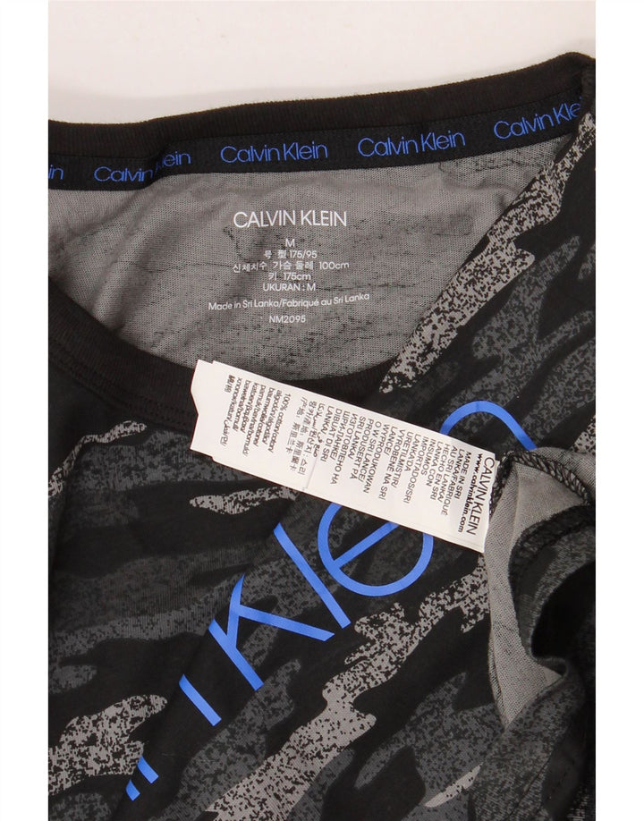 Calvin Klein muška grafička majica kratkih rukava srednje crne maskirne pamučne boje