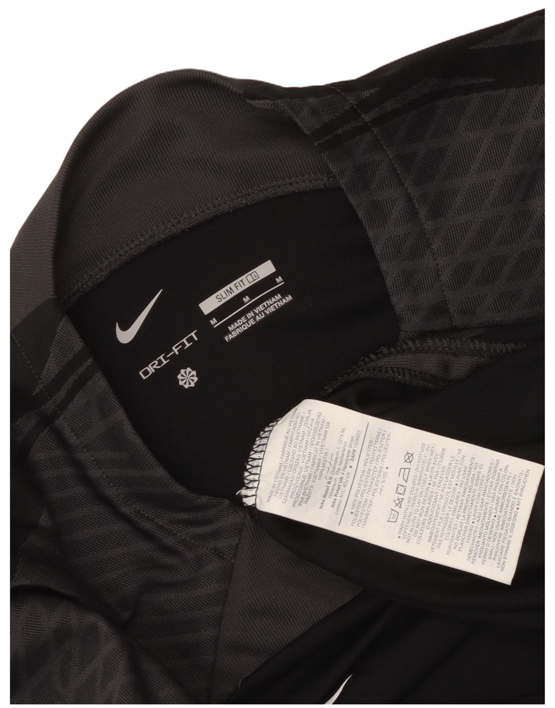 Nike Dri Fit Slim Fit majica kratkih rukava srednje crne boje, poliester