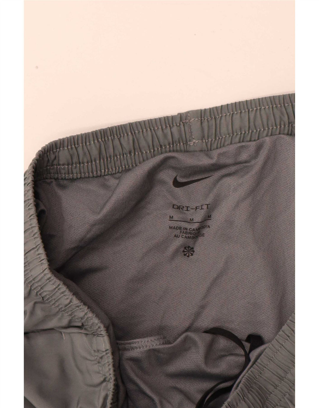 Nike Dri Fit sportske kratke hlače srednje sive boje od poliestera