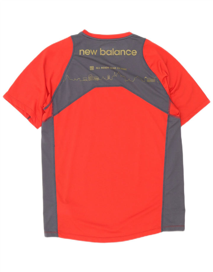 New Balance gornji dio muške majice s grafičkim motivima, poliester srednje crvene boje
