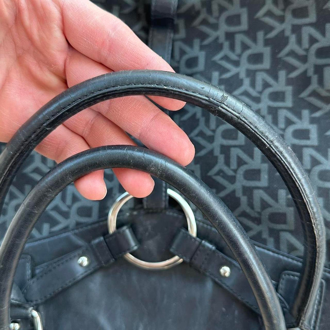 Y2K DKNY torbica s početka 2000-ih