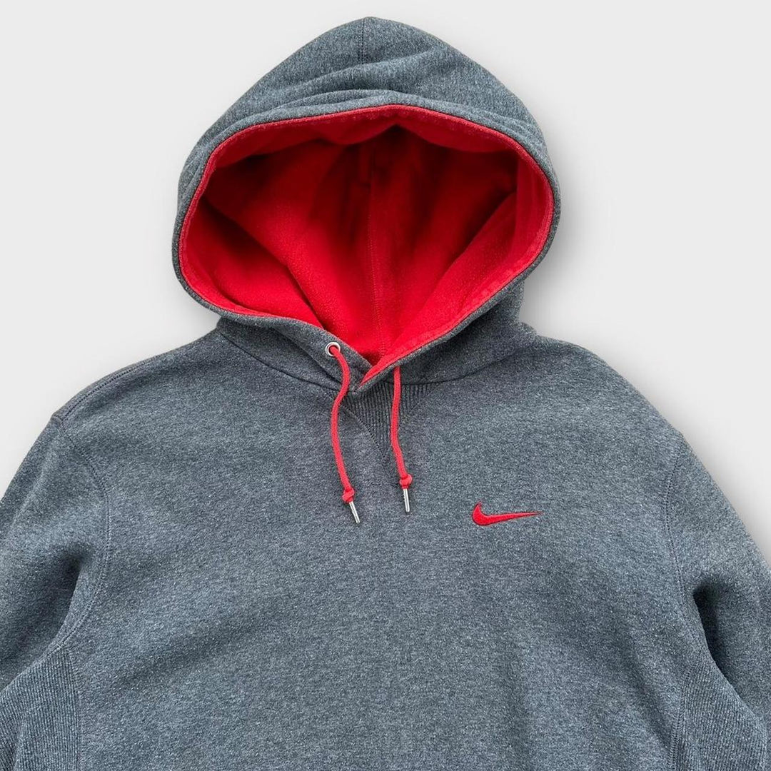 Nike swoosh hoodie u sivoj boji - srednje