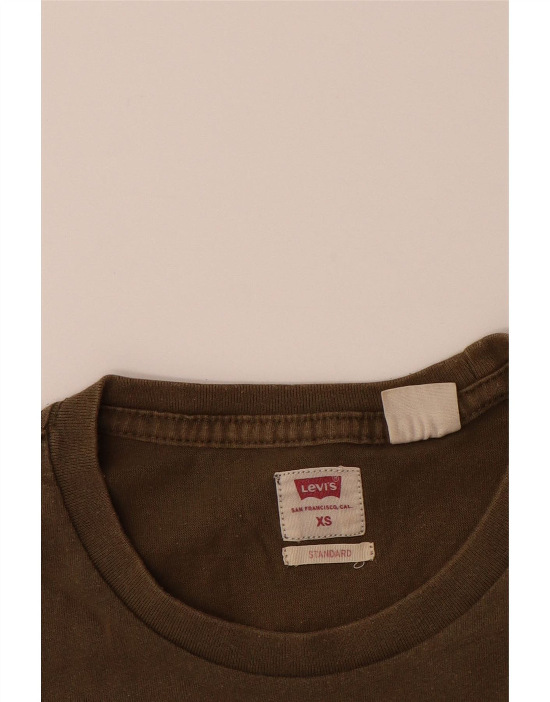 LEVI'S Mens Standard T-Shirt Top XS Khaki Vintage Levi's and Second-Hand Levi's from Messina Hembry 