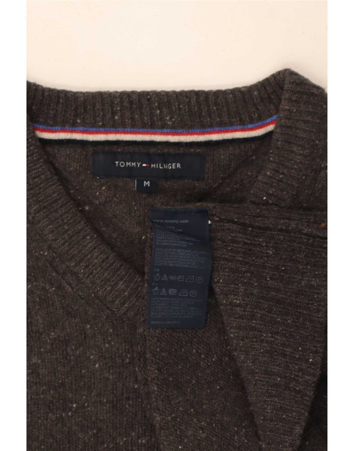 Tommy Hilfiger muški džemper s V-izrezom srednje sive boje s pjegama