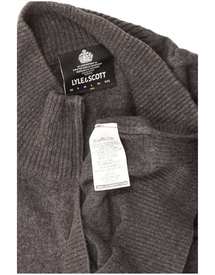 Lyle & Scott muški pulover s izrezom i velikim sivim pamukom