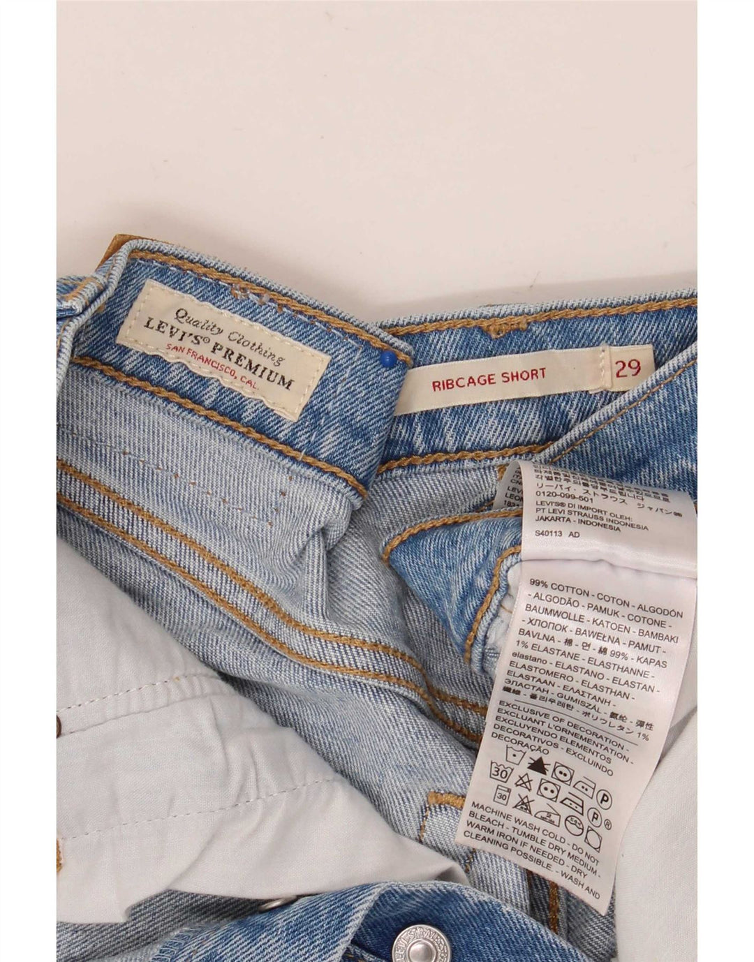 Levi's ženske kratke traper hlače s oštećenim prsnim košem W29, srednje plavi pamuk