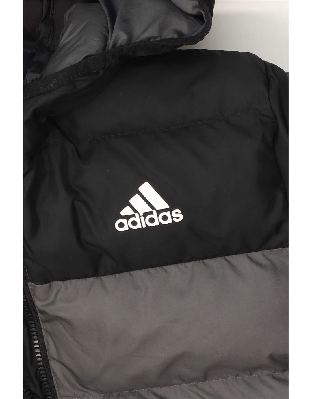 Podstavljena jakna Adidas s kapuljačom za dječake 13-14 godina u sivoj boji