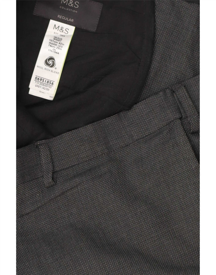 Marks & Spencer muške ležerne hlače regularnog kroja W42 L29 sivi poliester