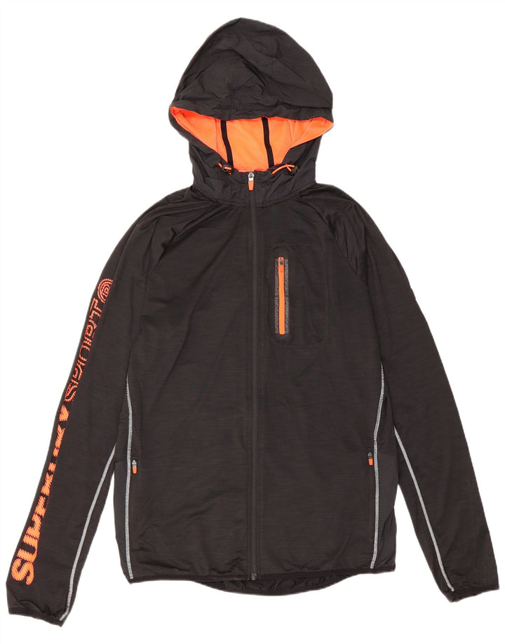Velika crna muška trenirka atletskog kroja s grafičkim motivima Superdry