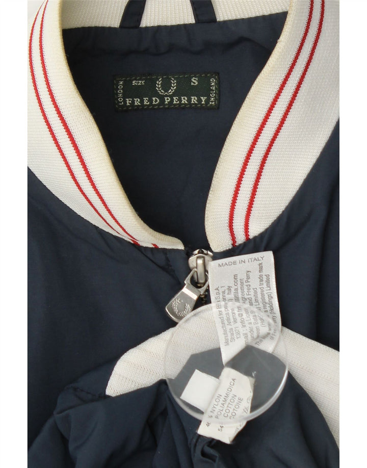 Fred Perry ženska bomber jakna UK 10 Mala tamnoplava najlonska boja