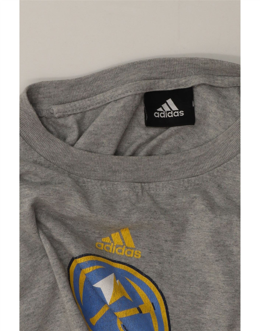 Adidas muška majica Denver Nuggets s grafičkim motivima dugih rukava srednje sive boje
