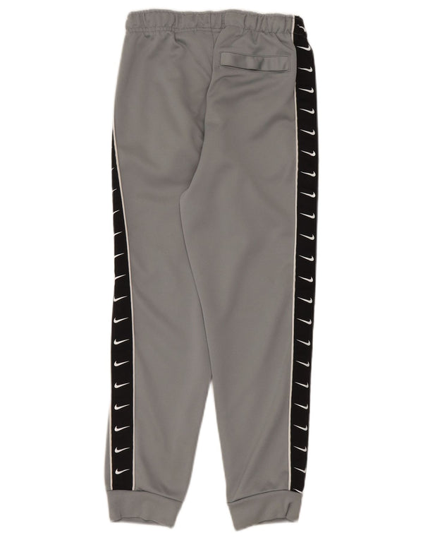 Nike Boys Graphic Trenirka Hlače Joggers 12-13 Years Large Grey
