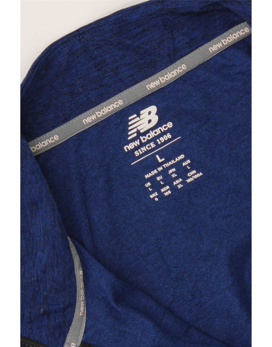 New Balance muška majica s izrezom i trenirkom s velikim plavim točkicama