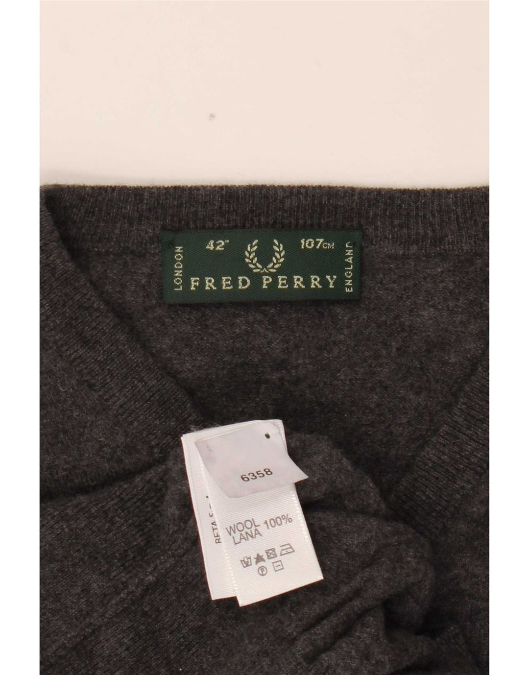 Srednje sivi vuneni muški džemper s V-izrezom Fred Perry