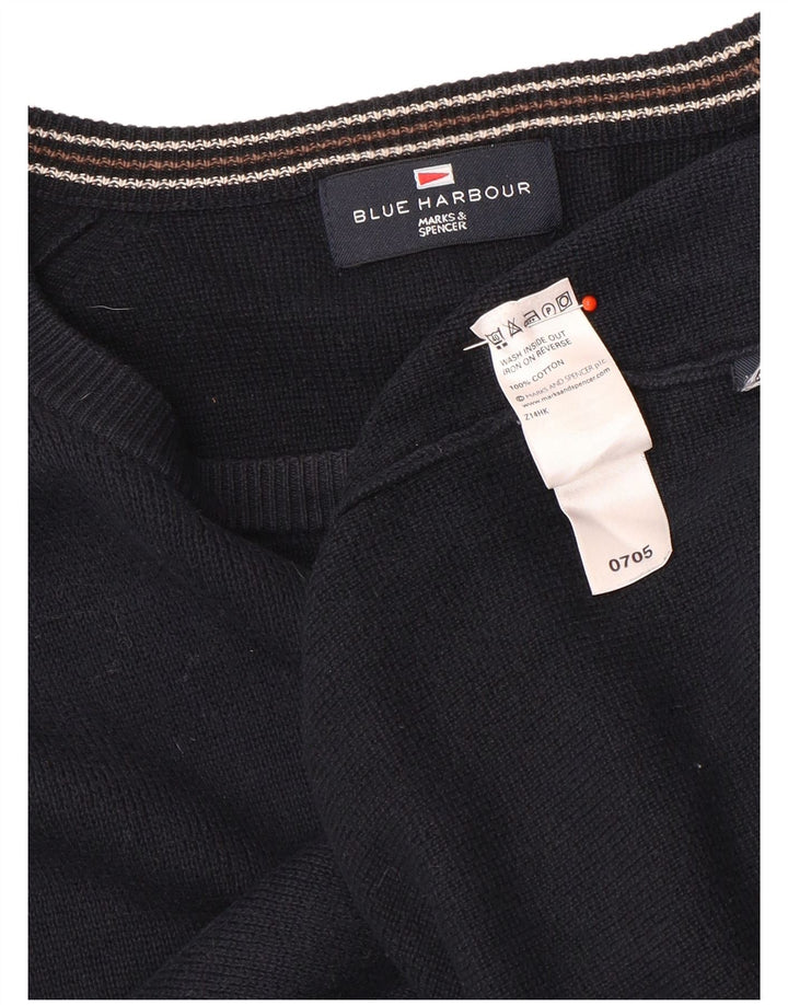 Marks & Spencer muški džemper s autogramom s lađastim izrezom srednje tamnoplave boje