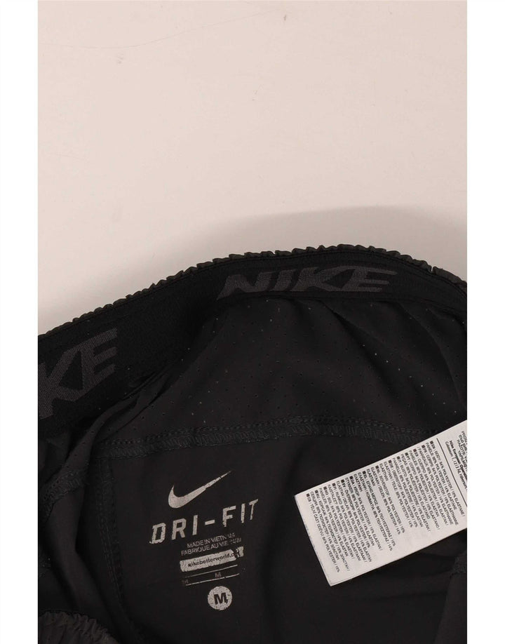 Nike muške Dri Fit grafičke sportske kratke hlače srednje sive boje od poliestera