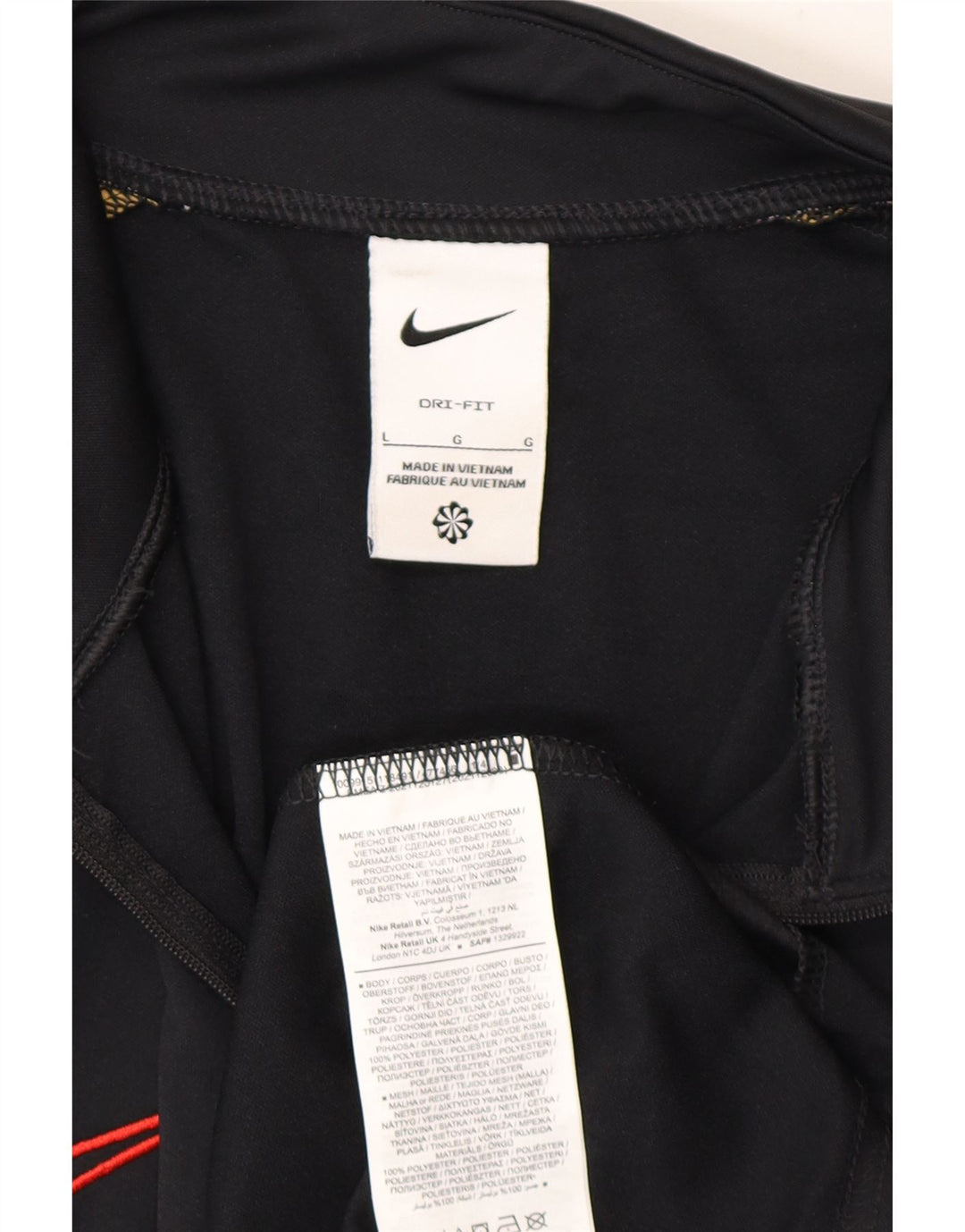 Nike Dri Fit majica s izrezom i velikim gornjim dijelom trenirke u crnoj boji