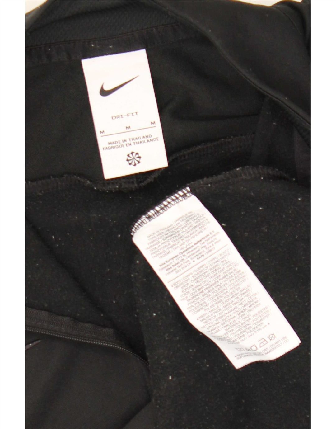 Nike Dri Fit majica s izrezom i srednjim gornjim dijelom trenirke od crnog poliestera