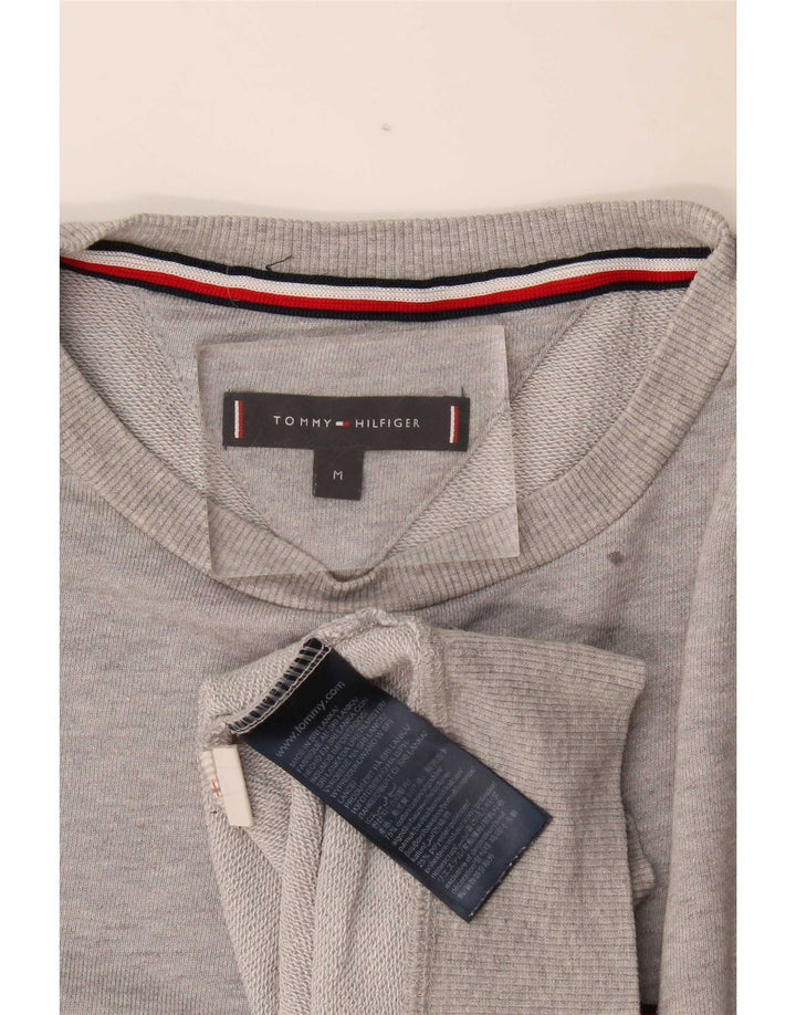 Tommy Hilfiger muški džemper srednje sive boje s grafičkim motivima
