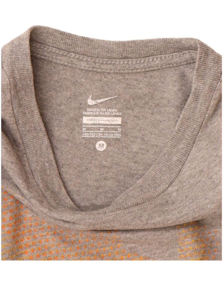 Nike Boys Graphic T-Shirt Top 10-11 Years srednje sivi pamuk