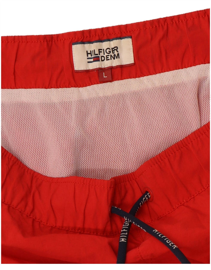 Tommy Hilfiger muške kratke kupaće hlače s grafičkim motivima velike crvene boje